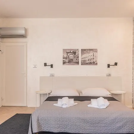 L&b Old Town Guest house 3*