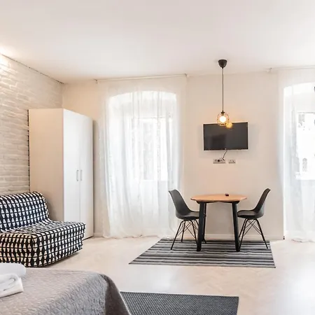 Konukevi L&b Old Town Pula